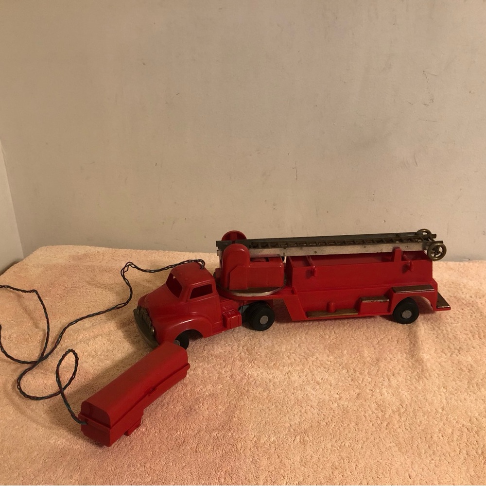 Vintage 1960’s Andy Gard Remote Control Fire Truck With Ladder Does Not Work HTF